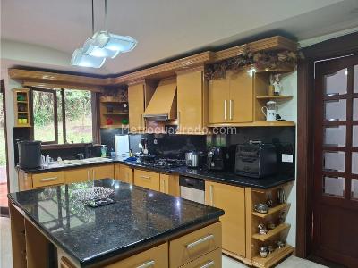 Casa de 4 alcobas en venta en Loma Del Escobero, Medellín, 1700 m² · foto 7 de 19