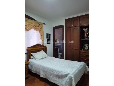 Casa de 4 alcobas en venta en Loma Del Escobero, Medellín, 1700 m² · foto 9 de 19