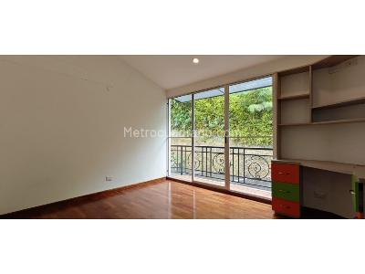 Casa de 3 alcobas en venta en Altos Del Poblado, Medellín, 235 m² · foto 15 de 20
