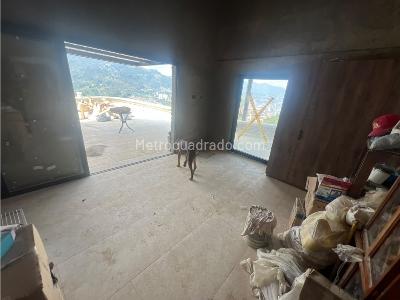 Casa de 3 alcobas en venta en Loma Del Escobero, Medellín, 290 m² · foto 12 de 20