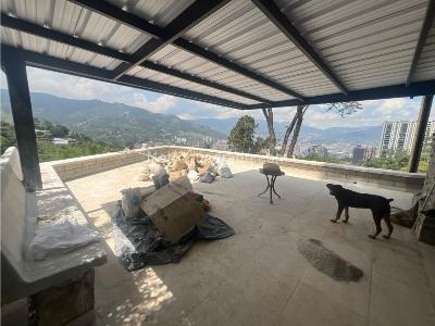 Casa de 3 alcobas en venta en Loma Del Escobero, Medellín, 290 m² · foto 13 de 20