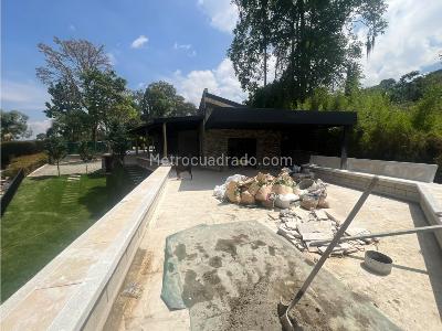 Casa de 3 alcobas en venta en Loma Del Escobero, Medellín, 290 m² · foto 20 de 20