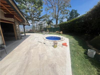 Casa de 3 alcobas en venta en Loma Del Escobero, Medellín, 290 m² · foto 2 de 20