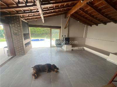 Casa de 3 alcobas en venta en Loma Del Escobero, Medellín, 290 m² · foto 4 de 20
