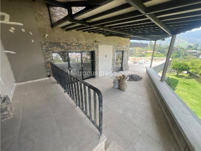 Casa de 3 alcobas en venta en Loma Del Escobero, Medellín, 290 m² · foto 9 de 20