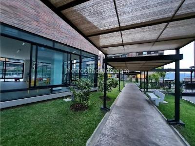 Apartaestudio en arriendo en Loma Del Escobero, Medellín, 54 m² · foto 2 de 9