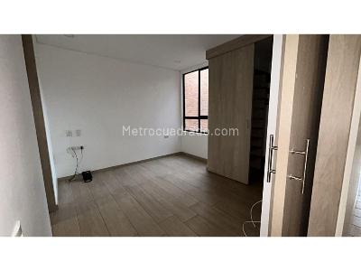 Apartaestudio en arriendo en Loma Del Escobero, Medellín, 54 m² · foto 4 de 9
