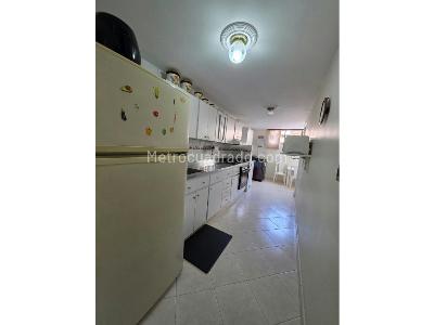 Apartamento de 3 alcobas en venta en Laureles, Medellín, 96 m² · foto 3 de 8