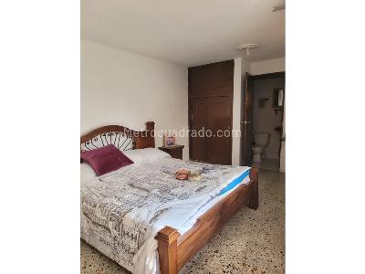 Casa de 5 alcobas en venta en Alameda, Medellín, 216 m² · foto 2 de 9
