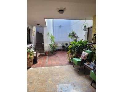 Casa de 5 alcobas en venta en Alameda, Medellín, 216 m² · foto 4 de 9