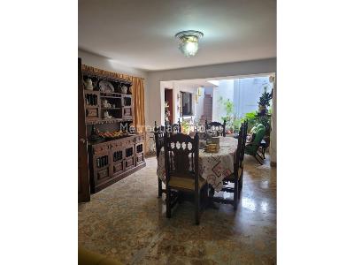 Casa de 5 alcobas en venta en Alameda, Medellín, 216 m² · foto 5 de 9