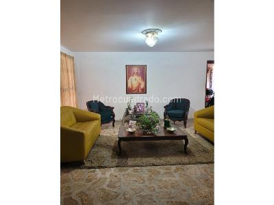 Casa de 5 alcobas en venta en Alameda, Medellín, 216 m² · foto 6 de 9