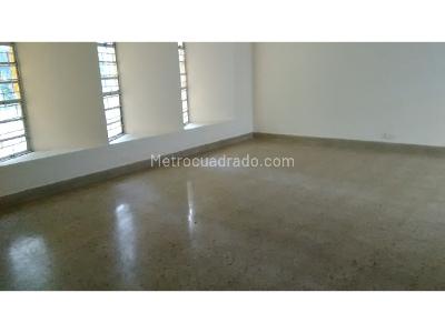 Casa de 5 alcobas en arriendo en Estadio, Medellín, 380 m² · foto 13 de 20