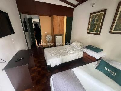 Casa de 5 alcobas en arriendo en Poblado (Milla De Oro), Medellín, 700 m² · foto 12 de 20