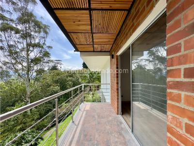 Casa de 3 alcobas en venta en Envigado, Medellín, 1680 m² · foto 4 de 10