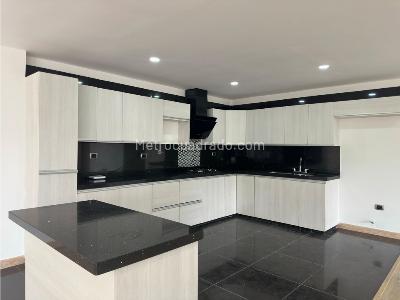 Casa de 3 alcobas en venta en Envigado, Medellín, 1680 m² · foto 6 de 10
