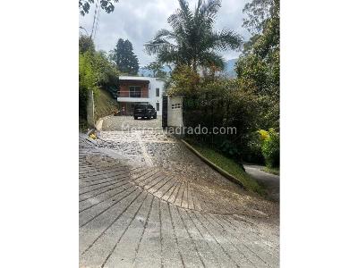 Casa de 3 alcobas en venta en Envigado, Medellín, 1680 m² · foto 10 de 10