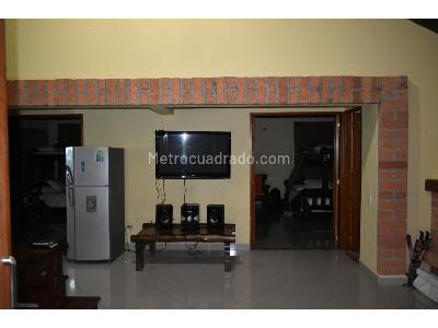 Casa de 3 alcobas en venta en Guatape, Medellín · foto 11 de 19