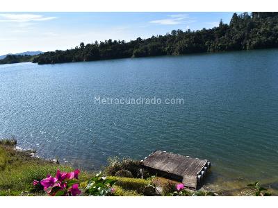 Casa de 3 alcobas en venta en Guatape, Medellín · foto 15 de 19