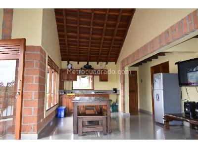 Casa de 3 alcobas en venta en Guatape, Medellín · foto 9 de 19