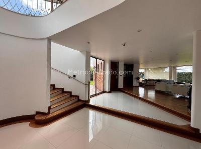 Casa de 5 alcobas en venta en Guaymaral, Bogotá, 1868 m² · foto 8 de 16