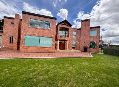 Casa de 5 alcobas en venta en Guaymaral, Bogotá, 1868 m² · foto 7 de 16