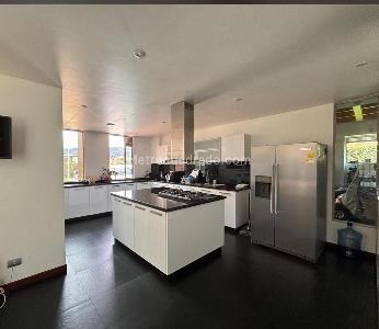 Casa de 5 alcobas en venta en Guaymaral, Bogotá, 1868 m² · foto 3 de 16