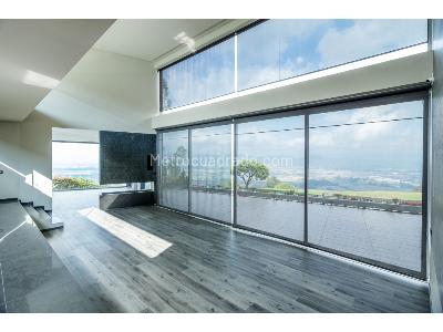 Casa de 4 alcobas en venta en Yerbabuena, Bogotá, 451 m² · foto 2 de 20