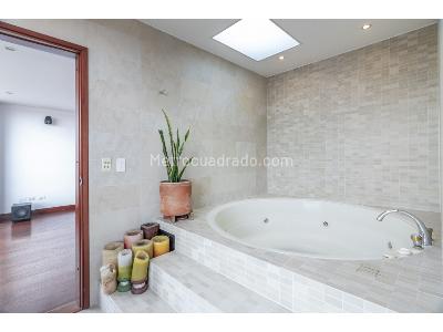 Apartamento de 4 alcobas en venta en Santa Barbara, Bogotá, 454 m² · foto 16 de 20