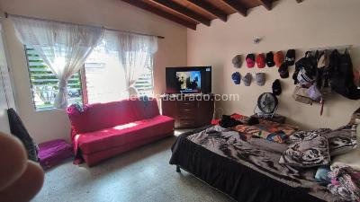 Casa de 5 alcobas en venta en Los Colores, Medellín, 130 m² · foto 5 de 14