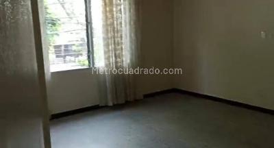 Casa de 5 alcobas en venta en Los Colores, Medellín, 130 m² · foto 6 de 14