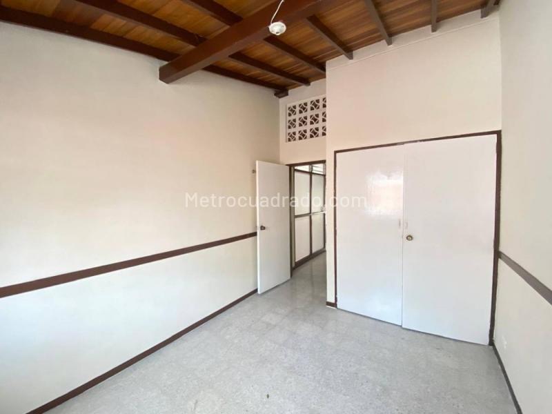 Casa Comercial de 3 Alcobas en Suramericana - 2