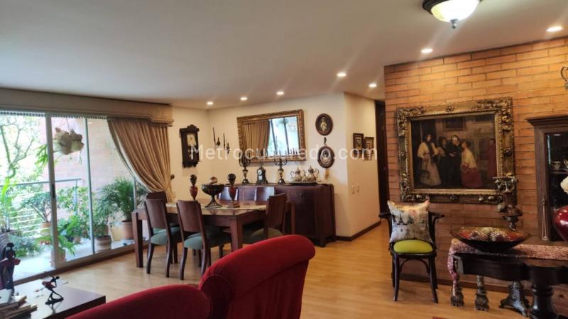 Modern 4BR Apartment in Exclusive Los Balsos