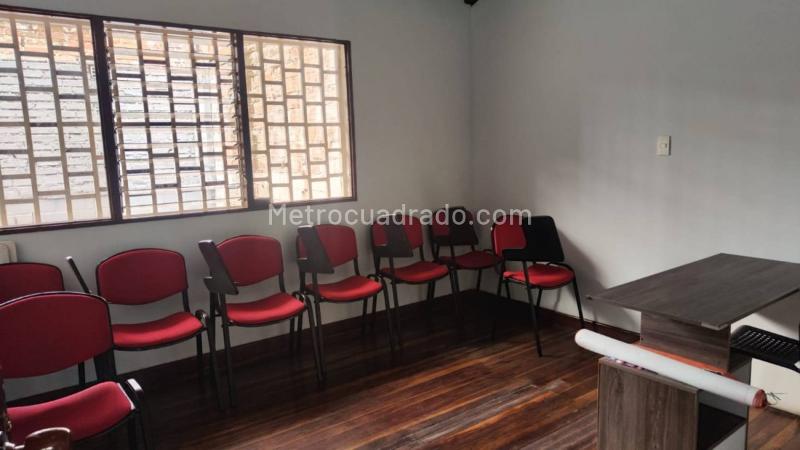 Versatile Commercial House in Estadio - 8