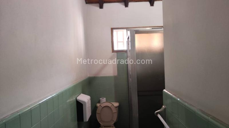 Versatile Commercial House in Estadio - 9