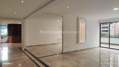 Apartamento de 3 alcobas en venta en El Poblado, Medellín, 250 m² · foto 12 de 20