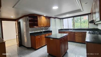 Apartamento de 3 alcobas en venta en El Poblado, Medellín, 250 m² · foto 4 de 20