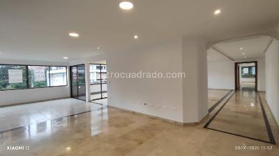 Apartamento de 3 alcobas en venta en El Poblado, Medellín, 250 m² · foto 5 de 20