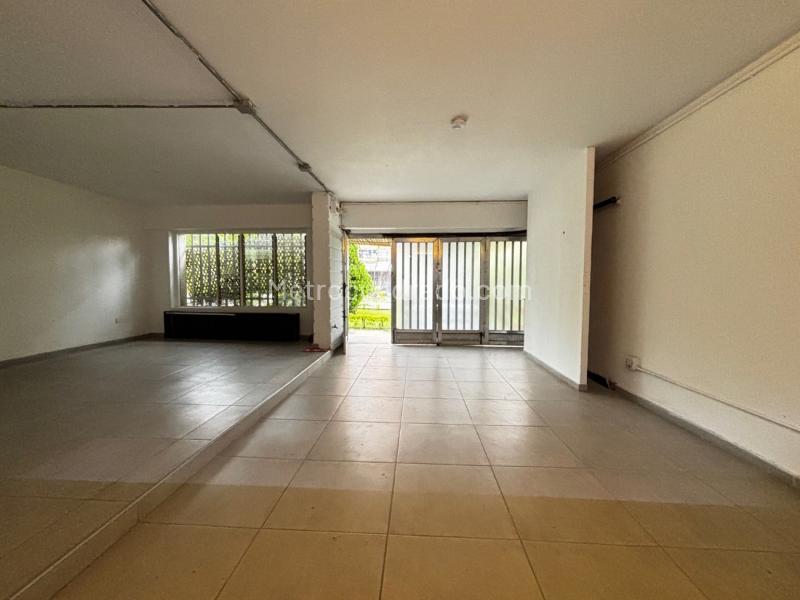 Casa Comercial de 5 Alcobas en Laureles - 2