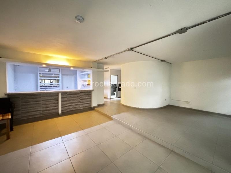 Casa Comercial de 5 Alcobas en Laureles - 4