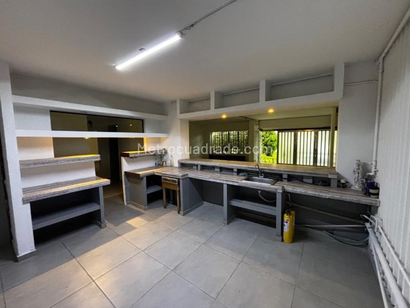 Casa Comercial de 5 Alcobas en Laureles - 8