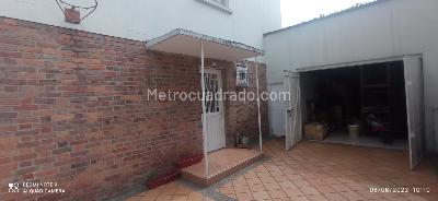 Casa de 5 alcobas en venta en Fontibon El Rubi, Bogotá, 288 m² · foto 2 de 13
