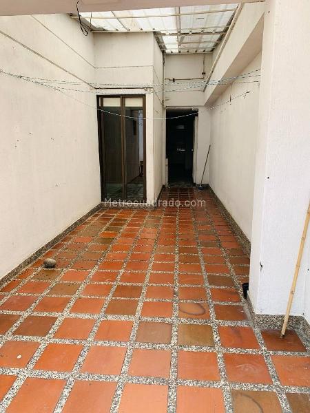 Apartamento Amplio de 3 Alcobas con Balcones en Laureles - 3
