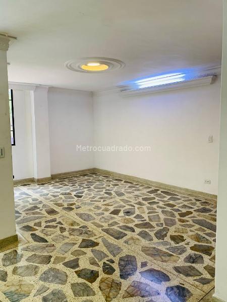 Apartamento Amplio de 3 Alcobas con Balcones en Laureles - 7
