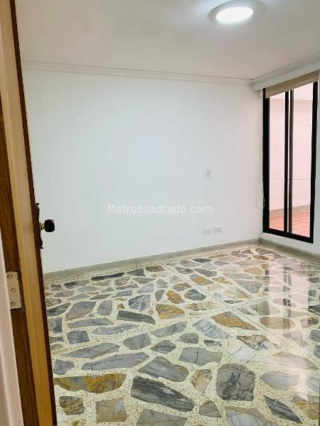 Apartamento Amplio de 3 Alcobas con Balcones en Laureles - 8