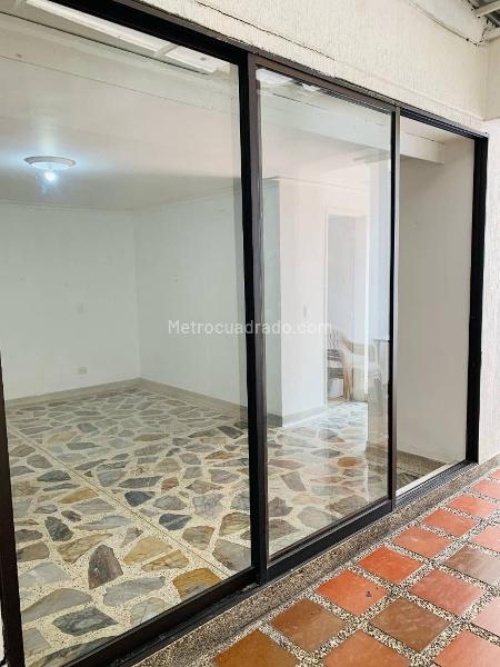Apartamento Amplio de 3 Alcobas con Balcones en Laureles - 9