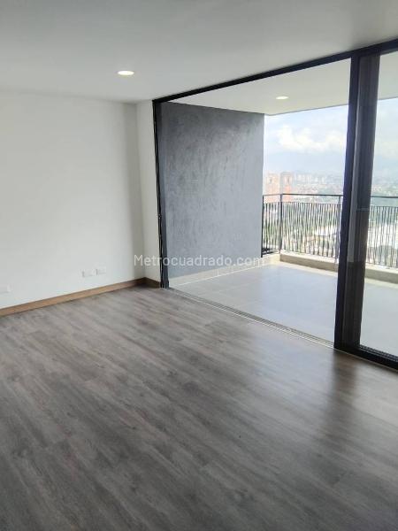 New 3BR Apartment with Balcony View in Las Casitas - 4