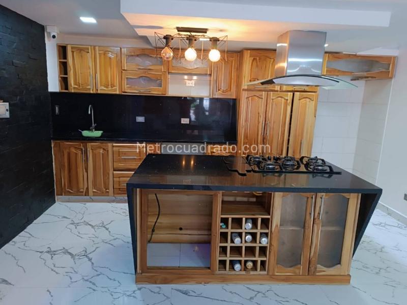 Hermosa Casa de 5 Alcobas en Arriendo en Poblado Del Sur