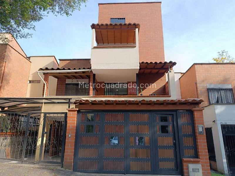 Beautiful 5BR House for Rent in Poblado Del Sur - 3