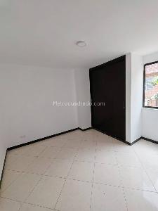 Apartaestudio en arriendo en La Milagrosa, Medellín, 40 m² · foto 10 de 12